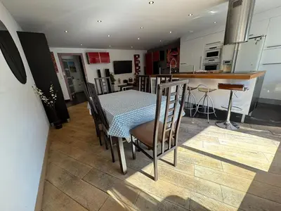 a kitchen and dining room with a table and chairs at SIENA - Appartement 6 personnes avec Terrasse et Jacuzzi plein cœur centre-ville quartier du Port de Nice in Nice