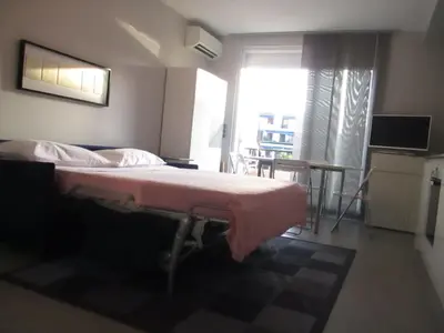 a bedroom with a bed with a pink blanket on it at Appartement Cattleya - rue halevy in Nice