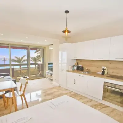 PROMENADE HOLIDAY - COSY SEA FRONT STUDIO
