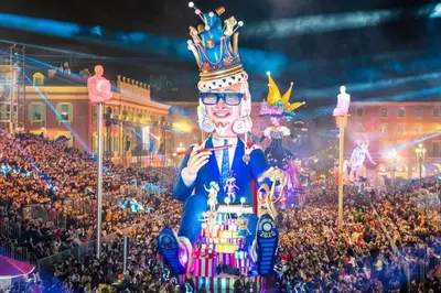 a man in a crown standing in a crowd of people at Studette en plein cœur du Vieux Nice in Nice