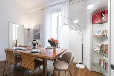 a dining room with a wooden table and chairs at PREF 2 · F4 - VASTE ET BOURGEOIS ,3 CHAMBRES, ASCENSEUR, VX-NICE in Nice