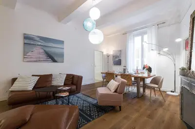 a living room with a couch and a table at PREF 2 · F4 - VASTE ET BOURGEOIS ,3 CHAMBRES, ASCENSEUR, VX-NICE in Nice