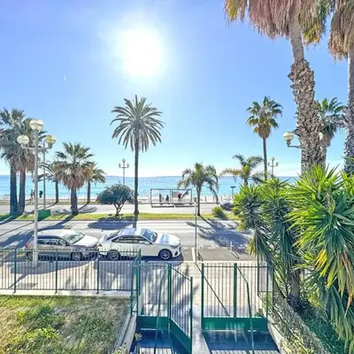 CARIATIDES STUDIO - PROMENADE HOLIDAY