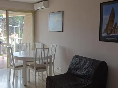 a dining room with a table and chairs at Maresol in Cagnes-sur-Mer