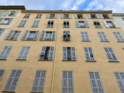 a tall building with many windows on it at Promenade sur les toits in Nice