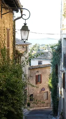 an alley with a street light in an old town at Chambres d'hôtes Les Terrasses du Soleil in Cagnes-sur-Mer