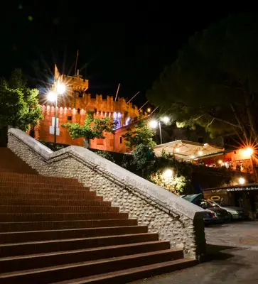 a set of stairs in front of a building at night at Chambres d'hôtes Les Terrasses du Soleil in Cagnes-sur-Mer