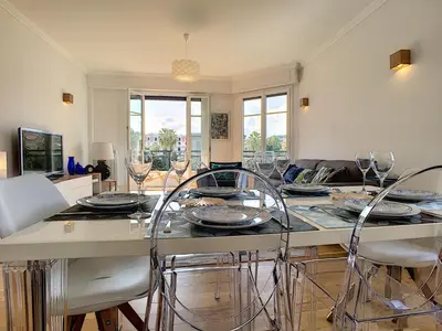 a dining room with a table with wine glasses on it at Nestor&Jeeves - FIORA PARADISE TERRACE - Central - Very close sea in Nice