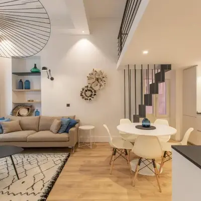COURS SALEYA Renovated 3 Bedrooms 1 min to Beach Air Conditioning