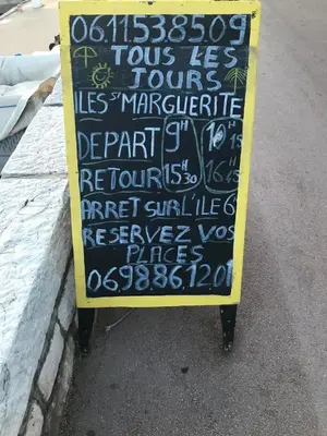 a sign sitting on the side of a street at Studio, piscine in Saint-Laurent-du-Var
