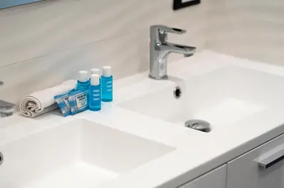 a white bathroom sink with toothbrushes and toothpaste at Nice Centre proche Mer Appartement Lumineux 6 Pers Idéal Famille Location éligible au Bail Mobilité Mobility Lease in Nice