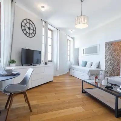 Gorgeous 1 Bdr with gardens view in the Old Town