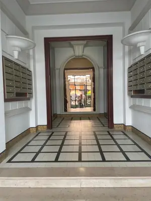 a hallway of a building with a door and a tile floor at Appartement moderne 4p hypercentre de nice in Nice