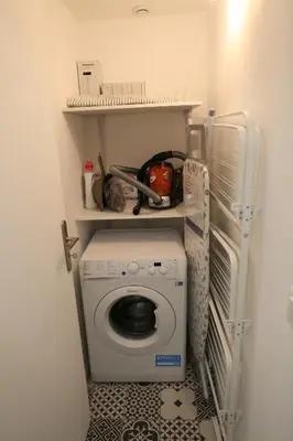 a washer and dryer in a small room at la terrasse in Nice