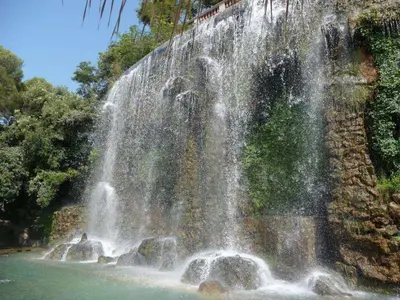a waterfall in the middle of a pool of water at Charmant Studio en bord de Mer in Nice