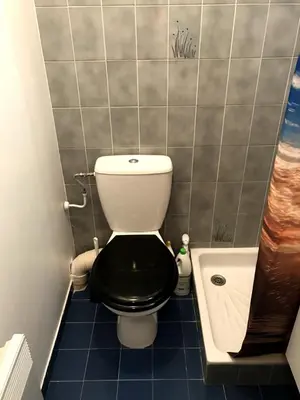 a small bathroom with a toilet with a black seat at Studio Nice colline avec parking privé in Nice
