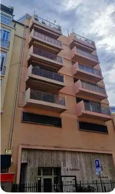 a tall building with balconies on the side of it at Centre de Nice - Musiciens - Maréchal - Balcon 500m Promenade des Anglais in Nice