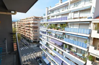 an apartment building with balconies and a street at TOBIAS - Appartement Duplex 4 personnes Quartier Riquier Nice in Nice