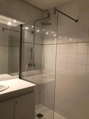 a glass shower in a bathroom with a sink at Villa C3 Arthur Rimbaub chambre d’hôte piscine proche mer plage 600m in Cagnes-sur-Mer