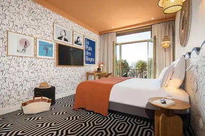 a hotel room with a bed and a tv at Albert 1er in Nice