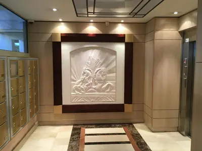 a wall with a picture of a statue in a hallway at Quiet flat next to the beach in Nice