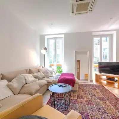 Lovely large familial apartment in central Nice