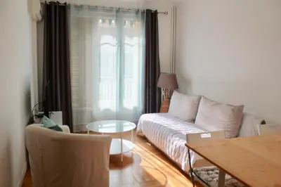a living room with a couch and a table at T2 entièrement équipé, proche toutes commodités in Nice