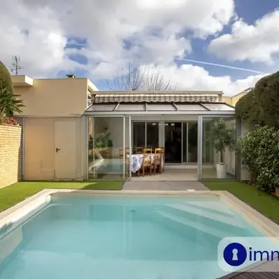 Air-conditioned house with private pool
