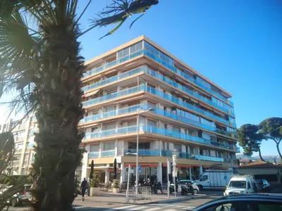 a small room with a couch and a window at Studio F1 vue mer a 30m des plages in Cagnes-sur-Mer