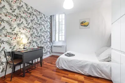 a bedroom with a desk and a bed in a room at Studio en plein cœur de la vieille ville à Nice in Nice