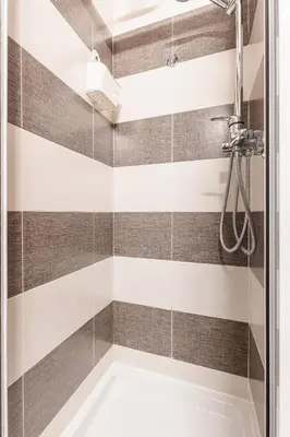 a bathroom with a tub and a shower at Studio en plein cœur de la vieille ville à Nice in Nice