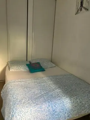 two beds sitting next to each other in a room at NICE VIEW Jolie Studio avec Jardin in Nice