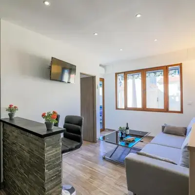 MASSENET PIETONNE AP4196 by Riviera Holiday Homes
