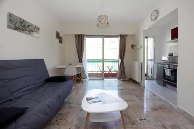 a living room with a couch and a table at Studio à Nice ensoleillé proche centre et plage in Nice