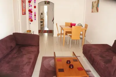 a living room with a couch and a table at Appartement T3 Climatisé entre mer et centre Nice in Nice