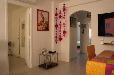a bedroom with a bed and a table in a room at Appartement T3 Climatisé entre mer et centre Nice in Nice