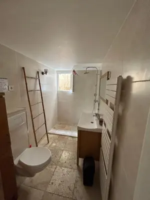 a small bathroom with a toilet and a sink at T2 RDJ sur la Côte d'Azur tout confort in Cagnes-sur-Mer