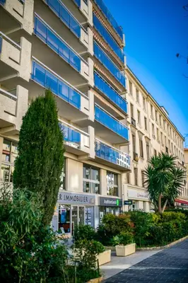 an apartment building in the middle of a street at LE FRANCIA II AP4197 By RIVIERA HOLIDAY HOMES in Nice