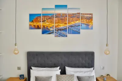 a view of dublin city at night multi panel canvas wall art at Silver Beach Central 4pers Séjour 30jours Location éligible au Bail Mobilité Mobility Lease in Nice