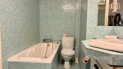 a bathroom with a tub and a toilet and a sink at ApartHotel Riviera - Hyper Centre Ville - Studio Supérieur AC avec balcon et aperçu mer - BALCON MASSENET 1 in Nice
