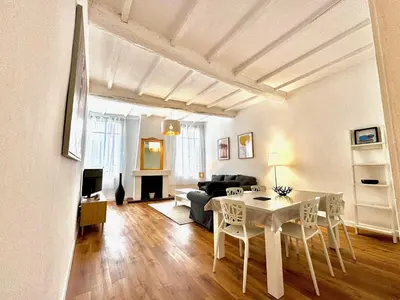 a living room with a table and a couch at ApartHotel Riviera - Maison de la Poissonnerie - Vieille Ville - Grand Appartement 3 piece AC - 5min de la Promenade des Anglais in Nice