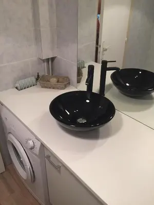 a bathroom with two black sinks on a counter at Studio à 2 pas de la promenade des anglais in Nice