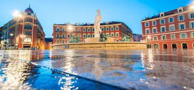 a city square with a statue in front of buildings at Appartement 3 pièces Nice Hypercentre in Nice