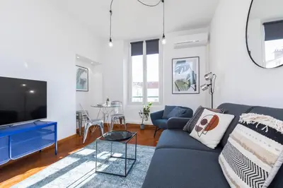 Gallery image of 7 MEDECIN - Place Massena - Central 2p - Lumineux - Climatise in Nice