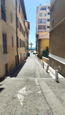 an empty street in an alley between two buildings at Joli Studio - Promenade des Anglais - Accès plage in Nice
