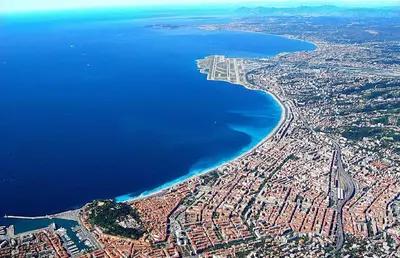an aerial view of a city next to the water at Studio neuf 25 m2, terrasse 35 m2 proche port Nice, Centre ville in Nice