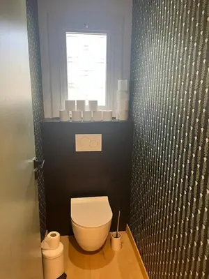 a bathroom with a white toilet and a window at 3 Piéces confort climatisé vue mer, 4 personnes à Saint-Jean Cap Ferrat à proximité de monaco et menton in Saint-Jean-Cap-Ferrat