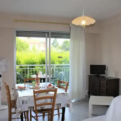 Studio Cosy avec Terrasse et Parking