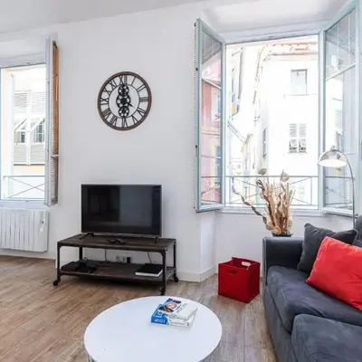 Bright 1 Bdr in the Old Town
