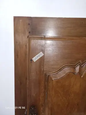 a wooden door with a sign on it at Villa les Gabians in Saint-Laurent-du-Var